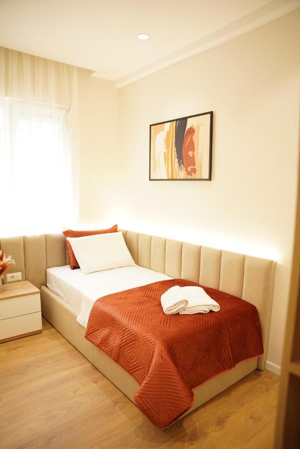 Feel Home Apartment Тирана Екстер'єр фото