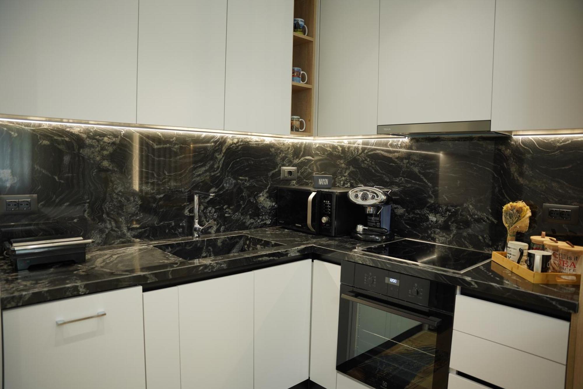 Feel Home Apartment Тирана Екстер'єр фото