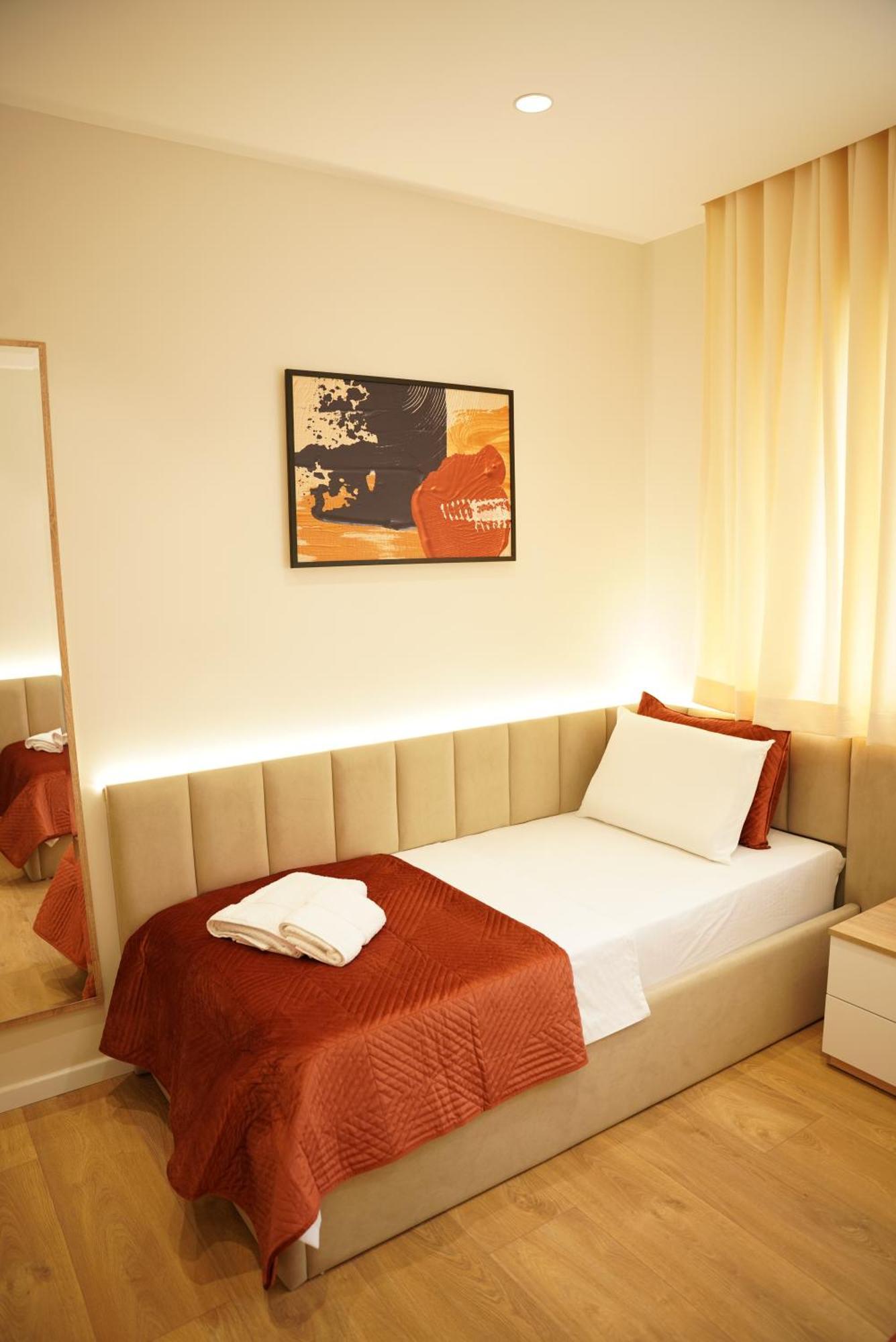 Feel Home Apartment Тирана Екстер'єр фото
